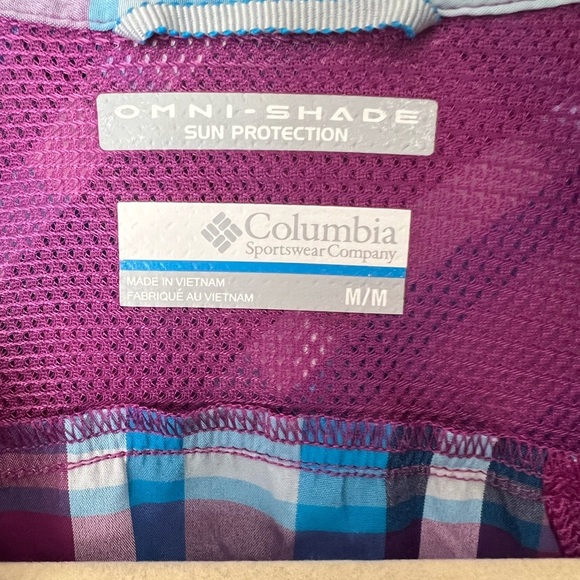 COLUMBIA Button Down 2 forβ $22 βοΈ - Picture 2 of 5